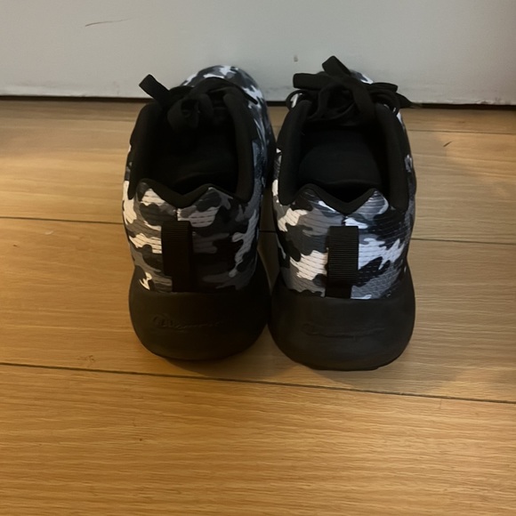 Men’s Champion Shoes - Picture 3 of 5